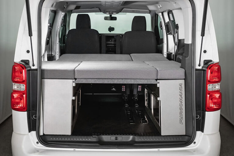 Kit cama basico montado en una Citroen Jumpy M