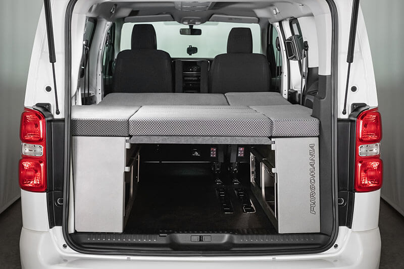 Kit cama basico montado en una Citroen Jumpy M